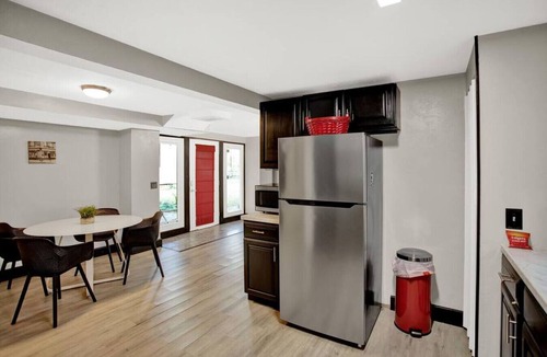 Gainesville Apartment | Unique Downtown 2br 2ba close to everything Apt.B