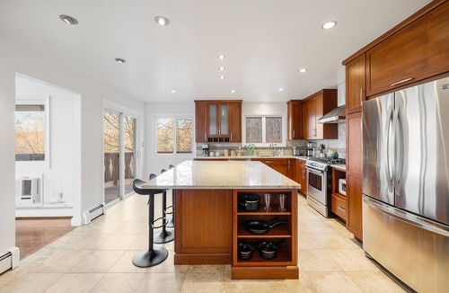 Monroe House | Unique Scenic home with King suite & Hot tub