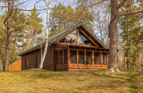 Hackensack Cabin | Unique Timber frame Cabin-lake access-private boat dock