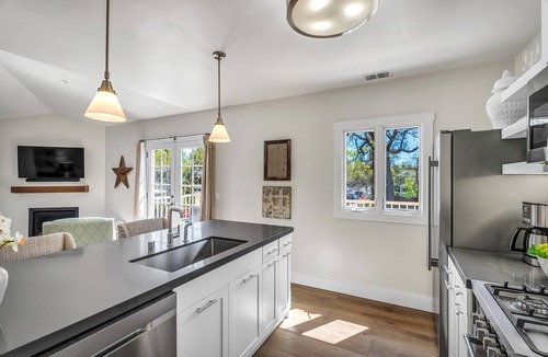Sonoma Apartment | Upscale Condo on the Sonoma Plaza