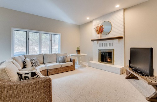Hudson House | V's Cabin - Close to Troy Beach on the St. Croix & Downtown Hudson, WI