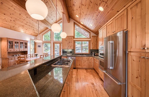 Alpine Meadows House | Vibrance at Alpine by Tahoe Getaways - Ski Shuttle - 4BR w Hot Tub & Sauna