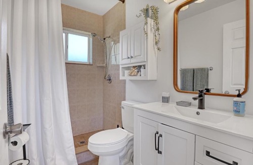 Indian Harbour Beach Apartment | Vibrant Coastal Cottage with Pool