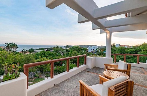 Santa Maria Huatulco Villa | Villa ∙ 3 bedrooms ∙ 10 guests