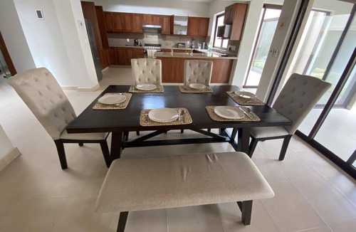 Los Sabinos House | Villa acogedora con patio estilo hacienda. ¡Gimnasio y alberca en casa club!