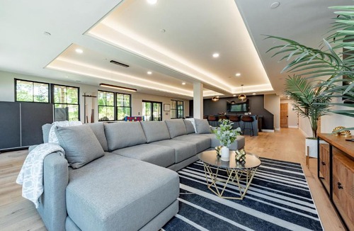 McHenry House | Villa Del Sol