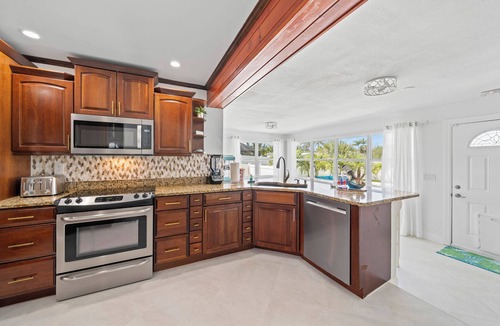Indian Harbour Beach House | Villa Paradisus. Heated Pool! 6 min to the beach