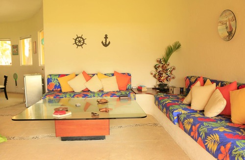 Barra de Potosi Villa | Villas Playa Blanca Zihuatanejo Guerrero Mexico hermosa villa sobre la playa