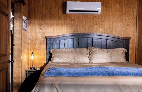 Ingram Cabin | VIP Cabin A w/Lake Views & Private Lake Access