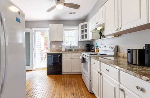 Eastport House | Walk to Waterfront & USNA from Eastport Gem with Fire Pit, Porch & Fenced-In Yard