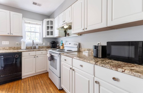 Eastport House | Walk to Waterfront & USNA from Eastport Gem with Fire Pit, Porch & Fenced-In Yard
