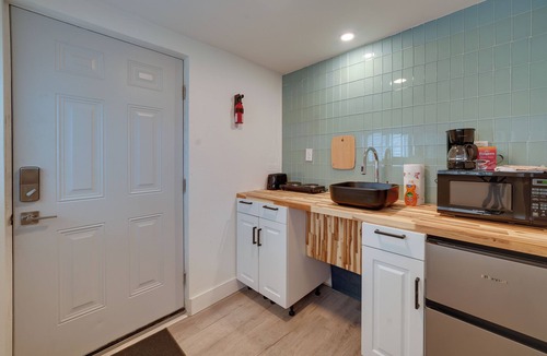 Bellepoint Apartment | Walkable Hinton Getaway: Raft New River Gorge!