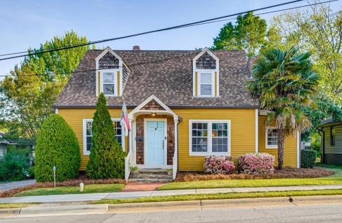 Cary House | Walkable Location! Dtwn Cary Escape w/Fire Pit