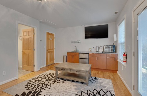 Cary Apartment | Warren Studio @ Greenwood Forest