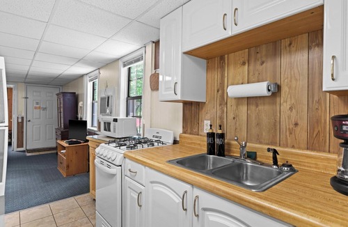 Wiley Apartment | Waterfall Retreat!-Riverfront 2-bedroom/2 Bath-Kitchen-Near Tallulah Gorge
