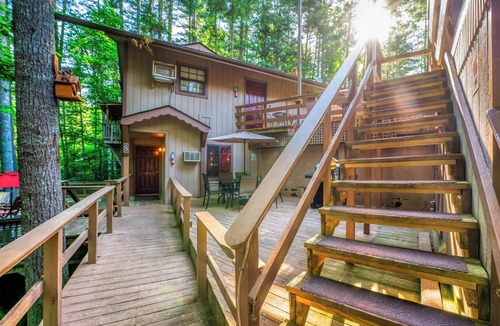 Wiley Apartment | Waterfall Retreat!-Riverfront 2-bedroom/2 Bath-Kitchen-Near Tallulah Gorge