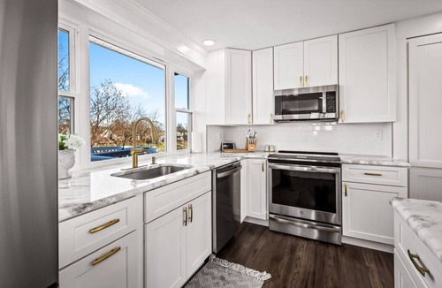 Glen Burnie House | Waterfront 5 Bedroom Near BWI/Annapolis/Baltimore
