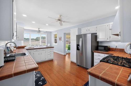 White Stone House | Waterfront Cottage with Private Dock, Sunrises & Wildlife on Ashley Cove