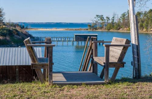 Topping House | Waterfront Home with pool dock gameroom and kayaks