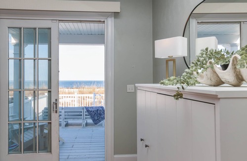 Willoughby Spit Cottage | Waterfront Willoughby Oasis