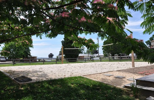 Stevensville House | Waterview Home! Beach Volleyball! Near Wedding Venues! Walk to Bar & Restaurant!