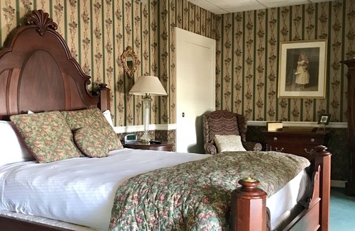 Honey Brook Hotel | Waynebrook Inn, Est 1865