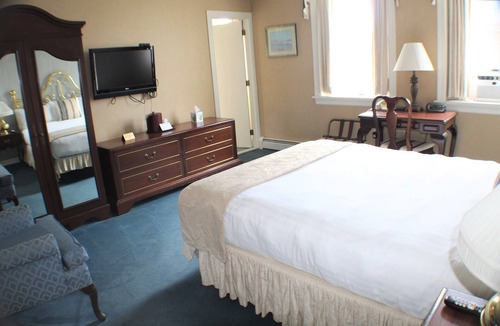 Honey Brook Hotel | Waynebrook Inn, Est 1865