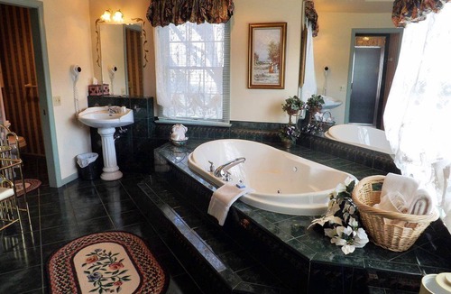 Elizabethtown Bed & Breakfast | West Ridge Bed and Breakfast