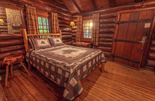 Mount Morris Hotel | White Pines Lodge