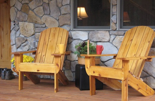 Burney House | Wonderful Winter Escape with Mountain views in Forest-like setting