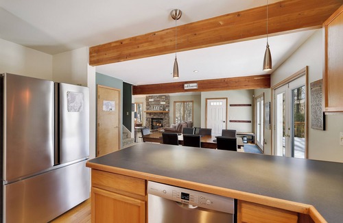 Locust Lake Village Ski Chalet | Wooded Lakeside adventure, walk to dock, 4 kid kayaks, screened porch, ping pong