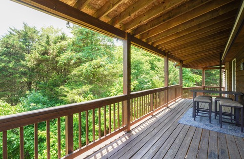 Front Royal Cabin | Wooded + Rustic Hideaway Minutes From River, Natl/State Parks, Hiking & Wineries