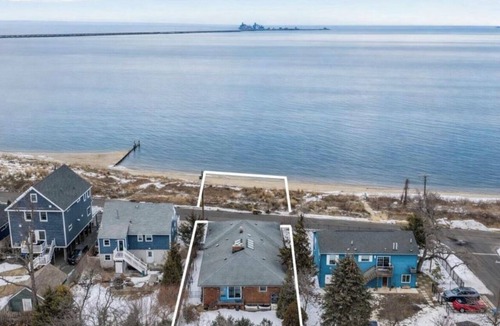 Leonardo House | World Cup 5Bd spacious house with private beach views of NYC. Minutes from Ferry