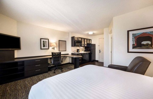 Linthicum Heights Hotel | Your Home Base for Exploring Charm City! Fully-equipped Kitchen, Pets Allowed!