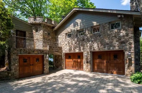 Greenwood Lake House | Your lakefront castle awaits you …