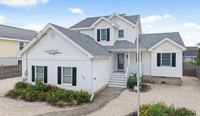 1 Block to Ocean, 4BR LBI, Sleeps 8, Near Bay