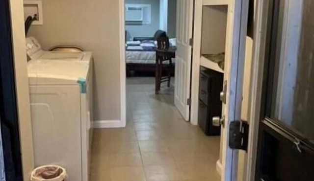 1 Delightful NW DC Studio Apt with Private Parking