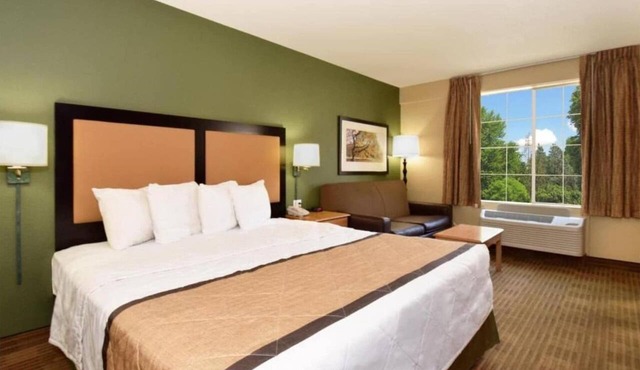 1 King Bed | Non-Smoking, Kitchen, Shower