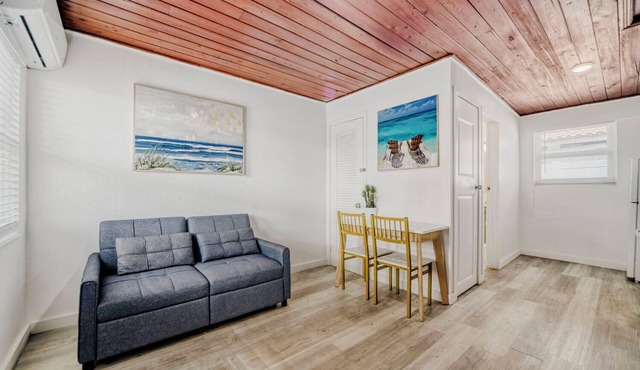 102 Comfortable Apt in Melbourne