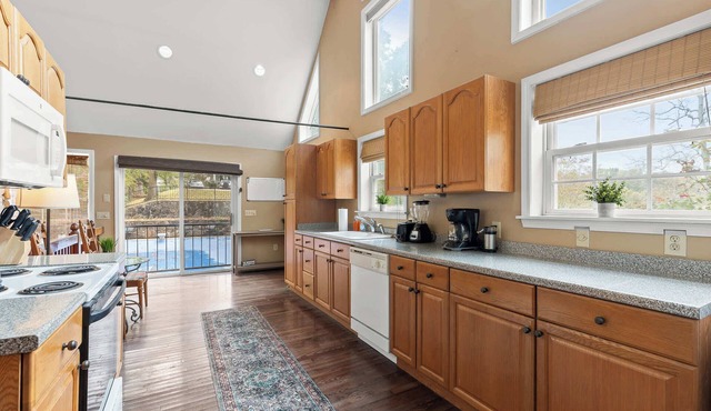 15 Mins to Chattanooga - Peaceful Farm Pool House