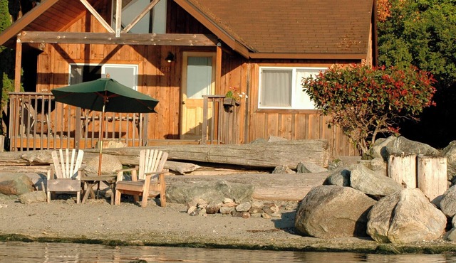 1BR Beachfront Cabin directly on world class west-facing beach!