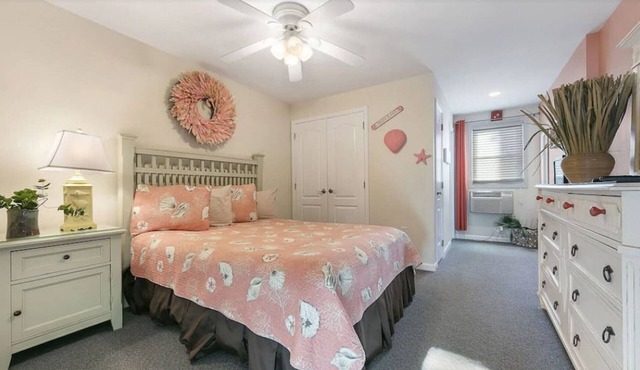 1BR Ocean Block Condo – 140’ from the Beach