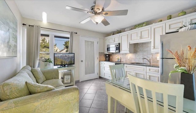 1BR Ocean Block Condo – 140’ from the Beach