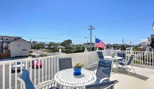 1BR Ocean Block Condo – 140’ from the Beach