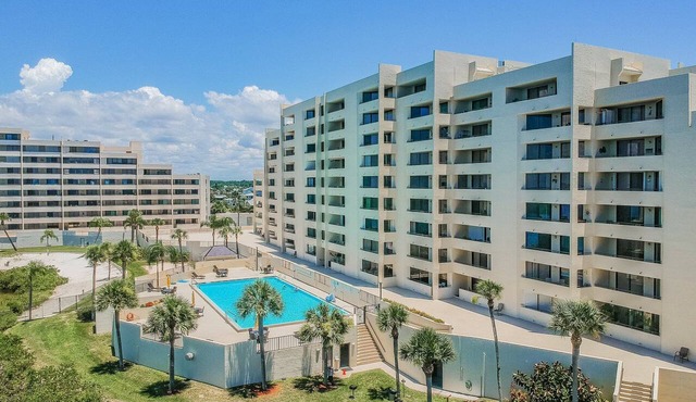2/2, waterfront, Hudson, private beach! #806