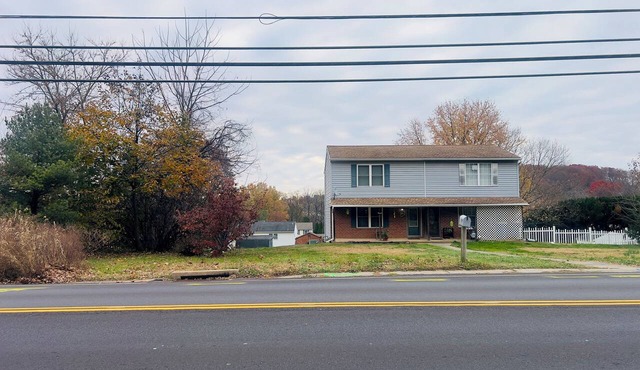 2-bedroom condo in peaceful York with cool AC