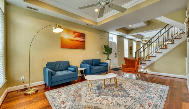 2 Bedroom Home with Parking Near Johns Hopkins
