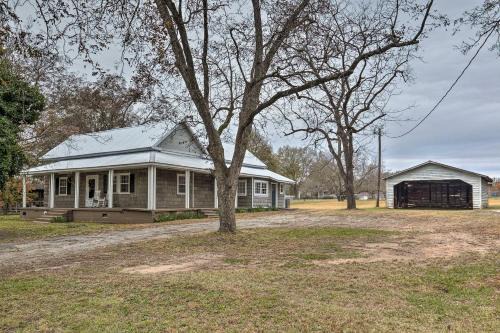 2 Mi to Lake Hartwell: Charming Southern Cottage