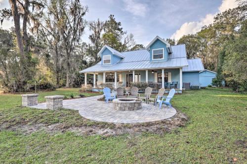 20 Mi to UF Campus: Santa Fe Lake Escape w/Dock!
