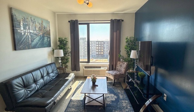 2BR apt next to EWR c01k